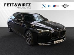 Saphirschwarz metallic Gebraucht 2024 BMW 750e Executive Limousine | 91.500 €