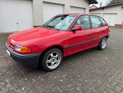 Rot Gebraucht 1994 Opel Astra Limousine | 4.400 €