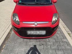 Rot Gebraucht 2011 Fiat Grande Punto Kleinwagen | 2.150 € (Etwas zu teuer)