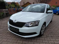 Weiß Gebraucht 2015 Skoda Fabia Active Limousine | 4.150 € (Guter Preis)