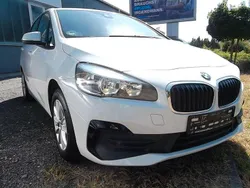 Weiß Gebraucht 2018 BMW 218 Sport Line Kombi | 16.499 € (Superpreis)