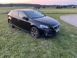 Schwarz Gebraucht 2015 Volvo V40 CC Linje You! Kombi | 14.950 € (Fairer Preis)