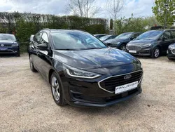 Obsidianschwarz metallic Gebraucht 2022 Ford Focus Cool & Connect Kombi | 11.799 €