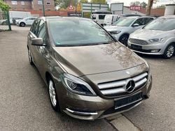 Monolithgrau Gebraucht 2014 Mercedes B180 Van / Kleinbus | 11.499 € (Guter Preis)