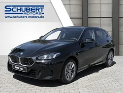Black sapphire metallic Neu 2025 BMW 118 Sport Line Kleinwagen | 39.590 € (Fairer Preis)