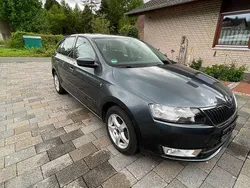 Grau Gebraucht 2014 Skoda Rapid Ambition Limousine | 6.500 € (Fairer Preis)