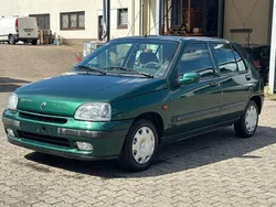 Grün Gebraucht 1997 Renault Clio Limousine | 2.900 €