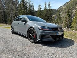 Grau Gebraucht 2019 VW Golf VII GTI Limousine | 25.950 € (Fairer Preis)