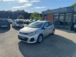 Silber Gebraucht 2015 Kia Rio 2 Limousine | 4.990 € (Fairer Preis)