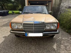 Gold Gebraucht 1981 Mercedes E230 Limousine | 10.900 €