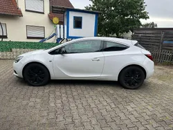 Weiß Gebraucht 2015 Opel Astra GTC Limousine | 6.500 € (Etwas zu teuer)