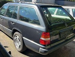Schwarz Gebraucht 1996 Mercedes E220 Sportline Kombi | 8.800 € (Fairer Preis)