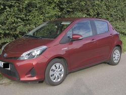 Rot Gebraucht 2013 Toyota Yaris Hybrid Kleinwagen | 9.250 € (Fairer Preis)