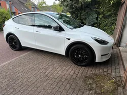 Weiß Gebraucht 2023 Tesla Model Y SUV | 34.099 € (Guter Preis)