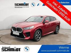 Rot ((rot) fire red) Gebraucht 2024 BMW iX2 M Sport SUV | 52.289 € (Guter Preis)
