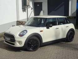 Weiß Gebraucht 2017 Mini ONE Kleinwagen | 13.999 € (Fairer Preis)