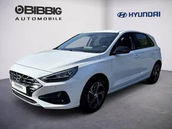 Weiß Gebraucht 2020 Hyundai i30 Intro Edition Limousine | 16.800 € (Fairer Preis)
