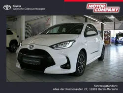 Weiß Gebraucht 2021 Toyota Yaris Hybrid Club Limousine | 18.880 € (Guter Preis)