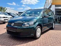 Grün Gebraucht 2015 VW Touran Van / Kleinbus | 9.990 € (Guter Preis)