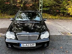 Schwarz Gebraucht 2006 Mercedes C220 Avantgarde Limousine | 3.500 €