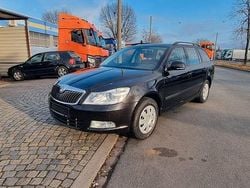 Schwarz Gebraucht 2012 Skoda Octavia Ambition Kombi | 2.400 € (Superpreis)