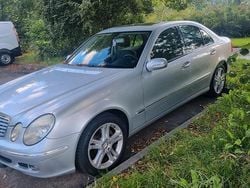 Silber Gebraucht 2006 Mercedes 220 Limousine | 2.300 €