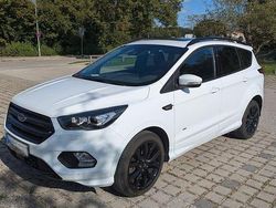 Weiß Gebraucht 2017 Ford Kuga ST-Line SUV | 16.100 € (Fairer Preis)