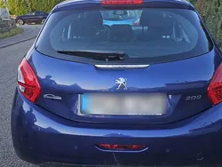 Blau Gebraucht 2012 Peugeot 208 Kleinwagen | 3.900 € (Etwas zu teuer)