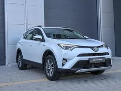 Weiß Gebraucht 2017 Toyota RAV4 SUV | 16.999 € (Etwas zu teuer)