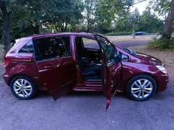 Rot Gebraucht 2011 Mercedes 200 Limousine | 3.199 €