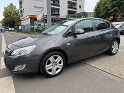 Grau Gebraucht 2011 Opel Astra Design Edition Limousine | 6.990 € (Etwas zu teuer)