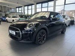 Schwarz Gebraucht 2023 Mini Cooper Essential Kleinwagen | 23.690 € (Etwas zu teuer)