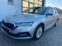 Silber Gebraucht 2021 Skoda Octavia Ambition Kombi | 16.200 € (Fairer Preis)