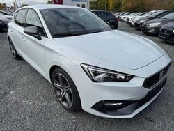 Weiß Gebraucht 2022 Seat Leon FR Limousine | 23.580 € (Fairer Preis)