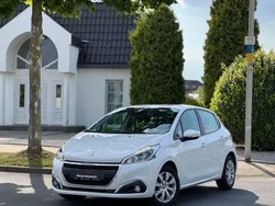 Weiß Gebraucht 2016 Peugeot 208 Active Kleinwagen | 5.490 € (Fairer Preis)