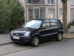 Blau Gebraucht 2003 Ford Fusion Van / Kleinbus | 1.600 €