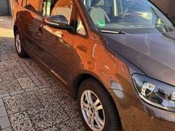 Braun Gebraucht 2011 VW Touran Van / Kleinbus | 5.950 € (Guter Preis)