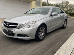 Silber Gebraucht 2009 Mercedes E250 Elegance Coupé | 11.699 € (Fairer Preis)