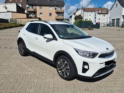 Weiß Gebraucht 2020 Kia Stonic Vision SUV | 15.999 € (Etwas zu teuer)