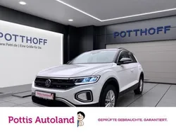 Pure white Gebraucht 2023 VW T-Roc Life SUV | 23.977 € (Fairer Preis)