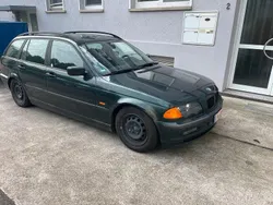 Grün Gebraucht 2001 BMW 318 Kombi | 1.850 €