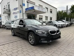 Schwarz Gebraucht 2021 BMW 330 Sport Line Kombi | 21.850 € (Superpreis)