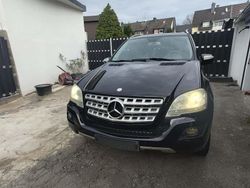 Schwarz Gebraucht 2009 Mercedes ML350 SUV | 7.999 € (Fairer Preis)