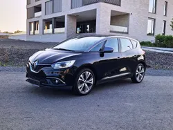 Schwarz (metallic) Gebraucht 2017 Renault Scénic IV Van / Kleinbus | 15.999 € (Fairer Preis)