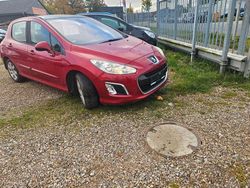 Rot Gebraucht 2012 Peugeot 308 Allure Limousine | 2.690 € (Fairer Preis)