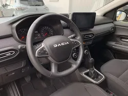Grün Gebraucht 2023 Dacia Jogger Extreme Kombi | 19.890 € (Fairer Preis)