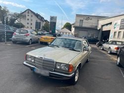 Grün Gebraucht 1983 Mercedes 230 Coupé | 9.800 €
