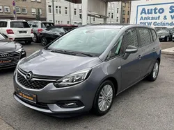 Grau Gebraucht 2018 Opel Zafira Edition Van / Kleinbus | 12.950 € (Fairer Preis)