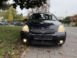 Schwarz Gebraucht 2005 Toyota Yaris Limousine | 2.899 € (Etwas zu teuer)