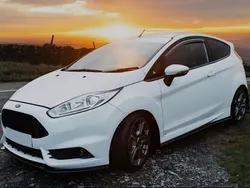 Weiß Gebraucht 2016 Ford Fiesta Celebration Kleinwagen | 5.900 € (Guter Preis)